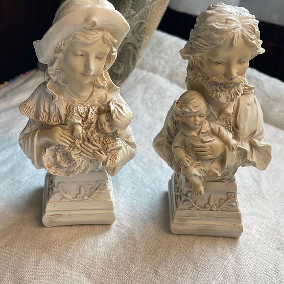 Virgin Mary and Joseph each holding baby Jesus. Winged Angel series. K’s collect - Picture 2 of 13